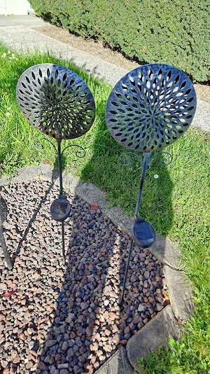 2x Solarstecker für Aussen Metall zu verkaufen währ es will nur Telefonisch erreichbar 0650 7104126 