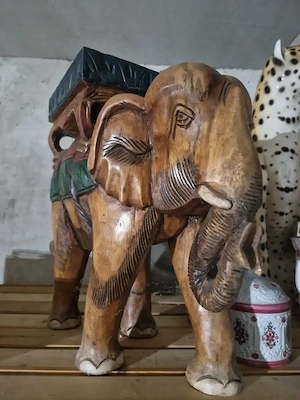 Exklusive antike Statuen und handgeschnitzte Kunstwerke. Bild 3