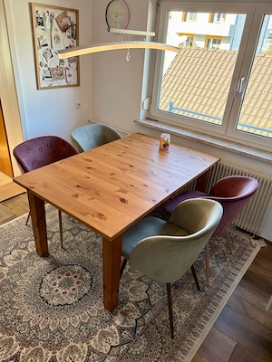 Holztisch ausziehbar mit 6 Stühlen Bild 2