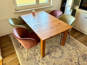Holztisch ausziehbar mit 6 Stühlen