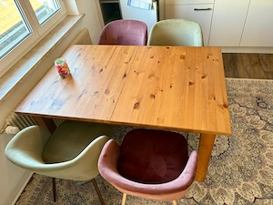 Holztisch ausziehbar mit 6 Stühlen Bild 3