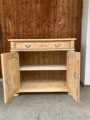 Alte Kommode Bild 2