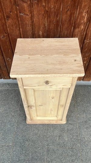 Altes Nachtkästchen Bild 4