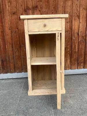 Altes Nachtkästchen Bild 3