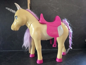 Einhorn Spielzeug mit leuchtendem Horn und Musik