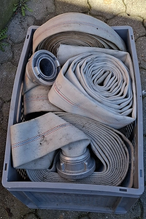 verkaufe Feuerwehrpumpe mit vielen teils neuen Schläuchen