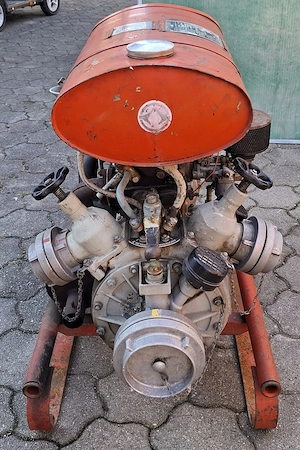 verkaufe Feuerwehrpumpe mit vielen teils neuen Schläuchen Bild 3