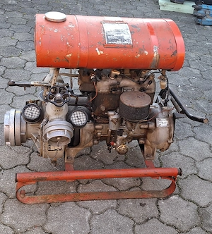 verkaufe Feuerwehrpumpe mit vielen teils neuen Schläuchen