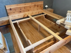 Zirbenbett Doppelbett Bild 2