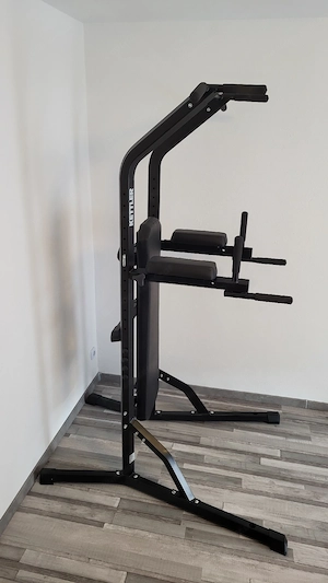 Kettler Krafttrainingsgerät mit Hantel und Gewichten