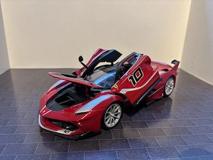 Modellauto 1 18 Ferrari FXX-K rot Bburago  Bild 4
