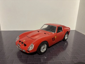 Modellautos 1 18 Bburago und Hot Wheels 250 GTO, Ferrari Enzo, Porsche 356, Jaguar SS und MB Bild 8