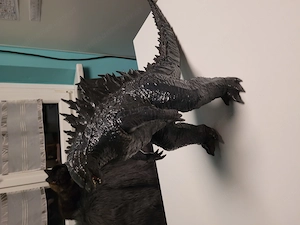 Verkaufe king Kong Affe 45 cm und einen  Gozilla ca 60cm   Bild 2