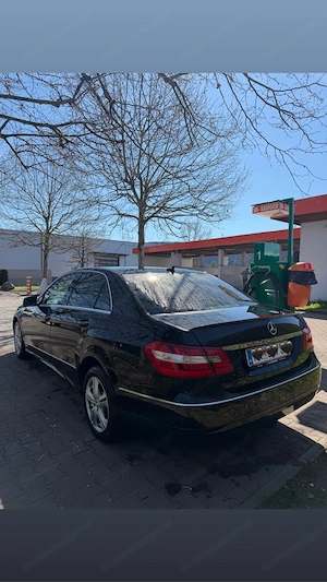 Mercedes-Benz E-Klasse zu Verkaufen Bild 4
