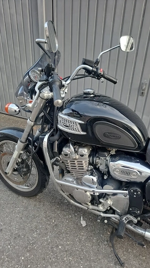 Triumph Thunderbird 900 Bild 2