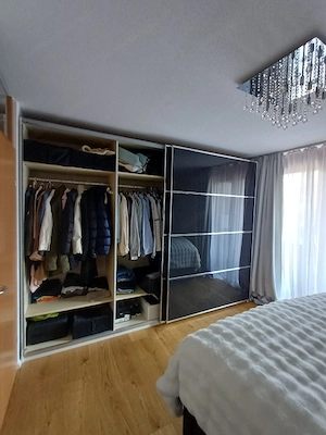 2-türiger sehr hochwertiger Schwebetüren Kleiderschrank  Bild 4