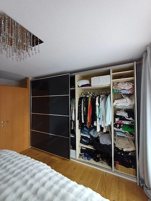 2-türiger sehr hochwertiger Schwebetüren Kleiderschrank  Bild 5