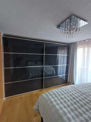 2-türiger sehr hochwertiger Schwebetüren Kleiderschrank  Bild 2