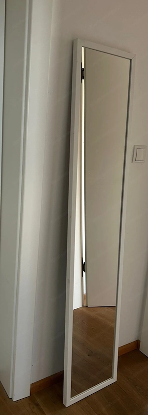 Gratis Standspiegel mit Garderobenleiste