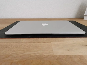 MacBook Air (Early 2015, 13" Zoll, 128GB, 8GB RAM) in der Farbe Silber Bild 2