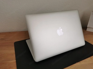 MacBook Air (Early 2015, 13" Zoll, 128GB, 8GB RAM) in der Farbe Silber Bild 6
