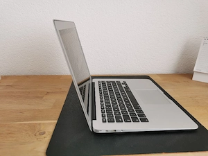 MacBook Air (Early 2015, 13" Zoll, 128GB, 8GB RAM) in der Farbe Silber Bild 3