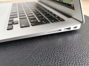 MacBook Air (Early 2015, 13" Zoll, 128GB, 8GB RAM) in der Farbe Silber Bild 8