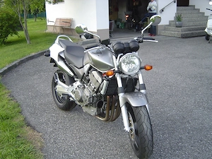 Motorrad Honda Hornet 900 Bild 3