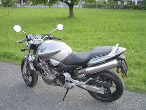 Motorrad Honda Hornet 900 Bild 2