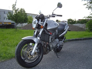 Motorrad Honda Hornet 900 Bild 5