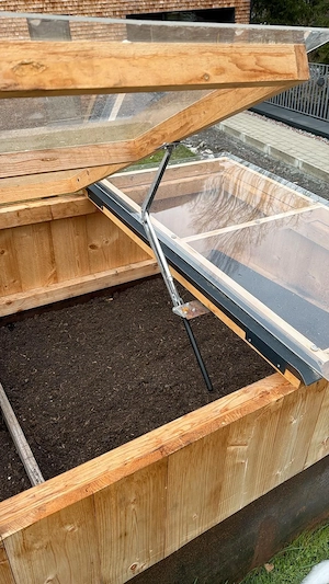 Hochbeet mit Frühbeet Bild 3