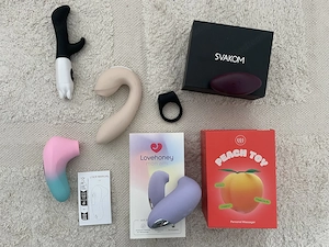 Sex toys   Sexspielzeug. Peach  vibrator  satisfier  druckwellen vibrator