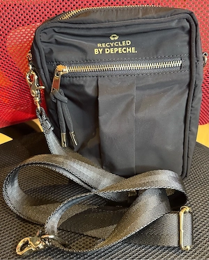 Umhänge Handy Tasche der Marke "Depeche"