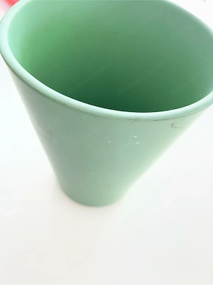 Schöner schlichter Blumentopf   Übertopf aus Ton in mattem Grün Bild 3