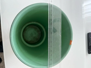 Schöner schlichter Blumentopf   Übertopf aus Ton in mattem Grün Bild 2