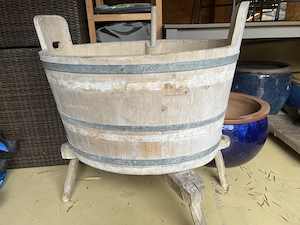 alter Waschzuber aus Holz