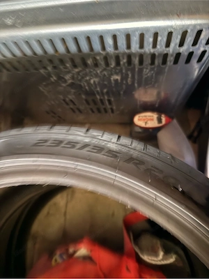 Sommerreifen 235 35 R20 Bild 3