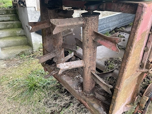 Miststreuer (Traktoranhänger, mechanisch) ideal für kleine Betriebe Bild 4