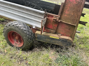 Miststreuer (Traktoranhänger, mechanisch) ideal für kleine Betriebe Bild 5