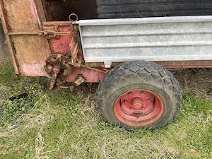 Miststreuer (Traktoranhänger, mechanisch) ideal für kleine Betriebe Bild 3