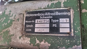 Schlepper mit Ladefläche Bild 2