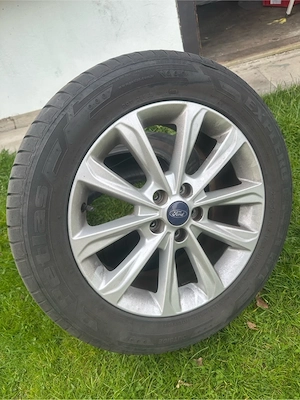 ford kuga 235 55R17  Bild 3