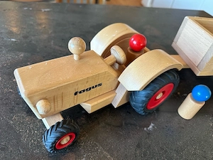 FAGUS Holztraktor + Anhänger Bild 2