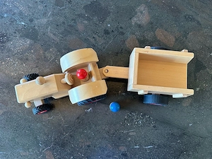 FAGUS Holztraktor + Anhänger Bild 4