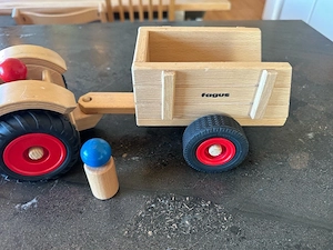 FAGUS Holztraktor + Anhänger Bild 3