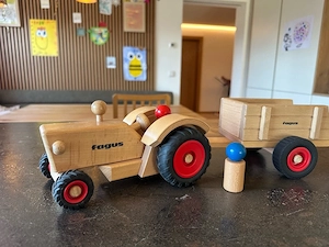 FAGUS Holztraktor + Anhänger