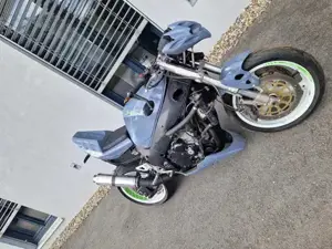 Suzuki gsxr 750 Srad Streetfighter Bild 3