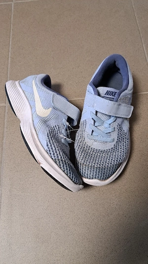 Nike Schuhe Gr33,5 Bild 2