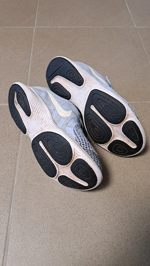 Nike Schuhe Gr33,5 Bild 3