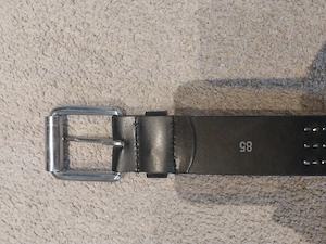 neuer    ledergürte  mit niten 100l  cm 15 ,00   Bild 2